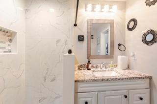 Colorful & Cozy 3 Bedroom in Columbus - 4