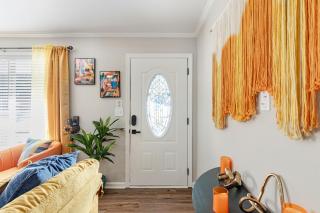 Colorful & Cozy 3 Bedroom in Columbus - 2