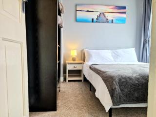 Devon St - Cozy home, Free easy parking! - 5