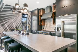 Two Luxurious Hyde Park Homes with 5 Star Amenities - 2