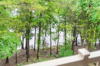 Lake Hideaway - Waterfront Condo with Resort Perks - 5