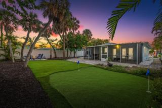 Minutes to Beach Tiki Bar Fire Pit Games - 7