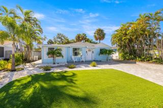 Minutes to Beach Tiki Bar Fire Pit Games - 3