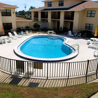 Oasis #18 Daytona Beach Shores Retreat-Walk To The Beach - 3