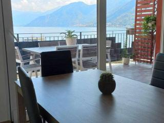 Una terrazza sul lago - 1