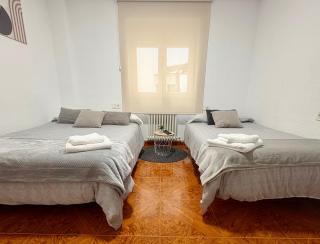 Residencial Leyra, Piso céntrico de 6 habitaciones, 8 camas - 6