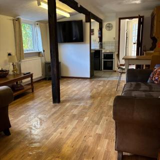 2 Bed Barn - Sleeps 4 - Pets - Parking - Wifi - 8