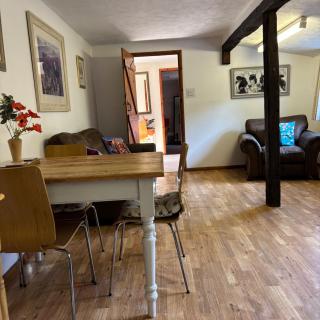 2 Bed Barn - Sleeps 4 - Pets - Parking - Wifi - 1