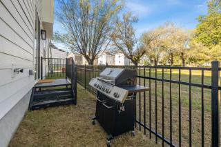 The Opal-Half mi to Baum Walker Field-2 mi to DT - 2