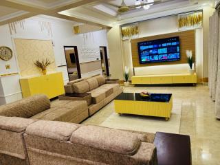 Brand New Luxurious Dreamview Beach Front Apartment - 9