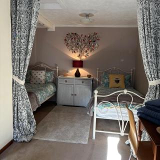 2 Bed Barn - Sleeps 4 - Pets - Parking - Wifi - 2