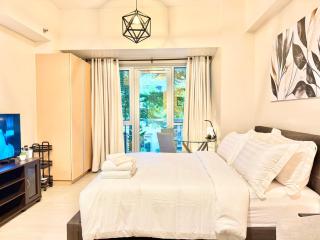 Santis Condotels at Eighty One Newport Blvd Across NAIA Terminal 3 - 9