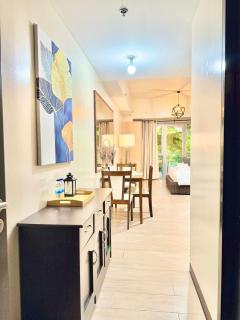 Santis Condotels at Eighty One Newport Blvd Across NAIA Terminal 3 - 3