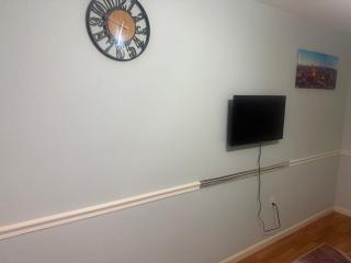 Cozy Private Apartment - 6