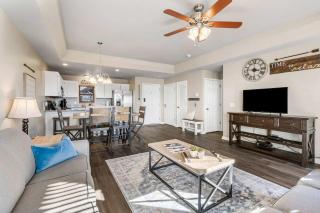 Oak Lane Escape - Branson - Resort Condo on Golf Course with Endless Amenities - 9