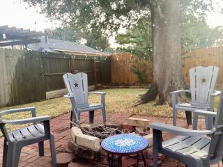 Maple House w-Private Jacuzzi Near IAH - 7