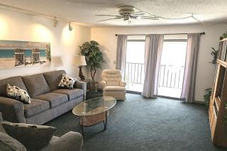 Oasis #18 Daytona Beach Shores Retreat-Walk To The Beach - 1