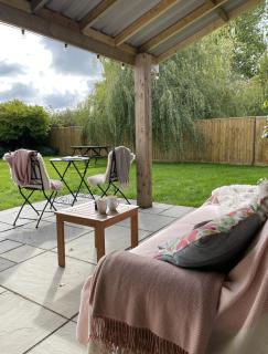 Private & Spacious Cotswold Barn - 8