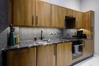 Stylish Edinburgh Apartment with City Views - 8