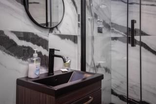 Stylish Edinburgh Apartment with City Views - 7