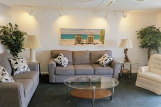 Oasis #18 Daytona Beach Shores Retreat-Walk To The Beach - 4