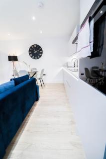 The Wycombe Pad - 2BR Ground Floor Apt with A Private Entrance & Free Secure Underground Parking - 7