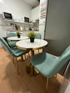 Airbhouse Private Rooms & Apartments - 3