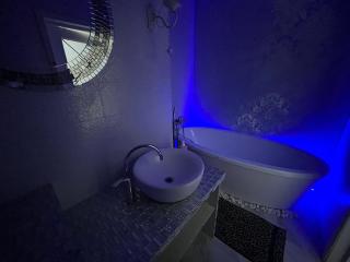 на ПЛЯЖЕ Отрада, Французский бульвар Просторный 2 комн Luxury апартамент , центр ЖК Париж - 8