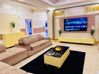 Brand New Luxurious Dreamview Beach Front Apartment - 0