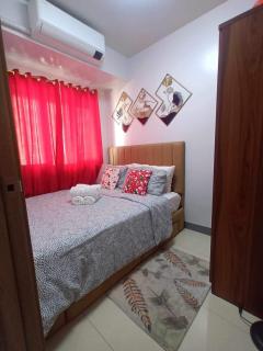 Staycation hosted by Cozypura near MOA, Airport, with Netflix and FREE WIFI with pay parking - 9