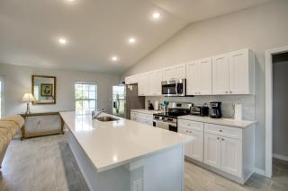 Snowbird Haven with Pet-Friendly Yard in Cape Coral! - Burnt Store Marina - 7