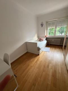 Private room in a shared family home - 3