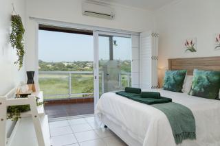 Luxurious Lagoon Retreat - 0