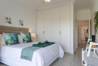 Luxurious Lagoon Retreat - 4