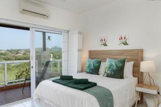 Luxurious Lagoon Retreat - 8