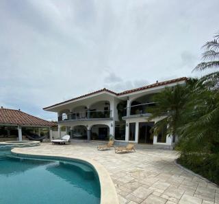 Villa Vita Oceanfront Mansion - 9