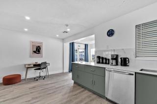 Cozy Hollywood Private Pool Retreat - Ping pong - 1