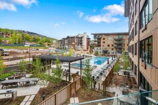 Modern 2 bedroom 2 bathroom Ski In&Ski Out 07 - 5