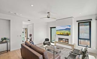 Modern 2 Bedroom Ski In&Out Condo 02 - 7