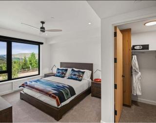 Modern 2 Bedroom Ski In&Out Condo 02 - 5