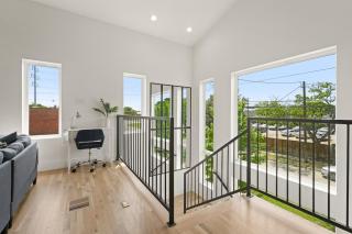 Cozy Modern Townhome Dallas Love Field Airport - 8