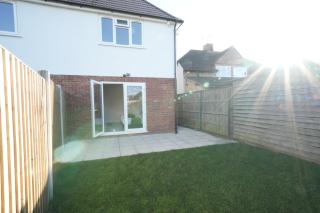 10 Min Drive to Airport - Free Parking - 15 min Bus ride - EV Charge available - 8