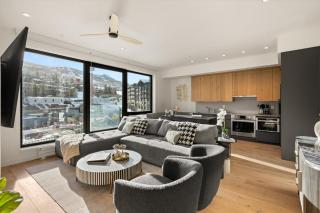 Modern 2 Bedroom Ski In&Out Condo 05 - 8