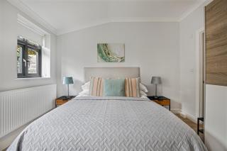 Modern Apartment in West London - 6