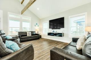 Paradise Steps to Beach Game Room Family Fun - 8