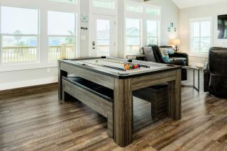 Paradise Steps to Beach Game Room Family Fun - 7