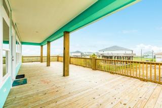 Paradise Steps to Beach Game Room Family Fun - 5