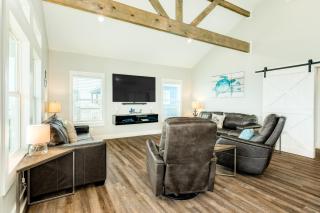 Paradise Steps to Beach Game Room Family Fun - 1