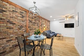 Apt Nr Montrose Midtown Museums Desk Games Wifi - 1