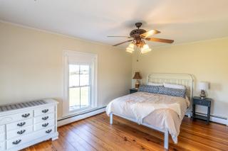 Charming Farmhouse w King Bed Hot Tub & EV Charger - 2